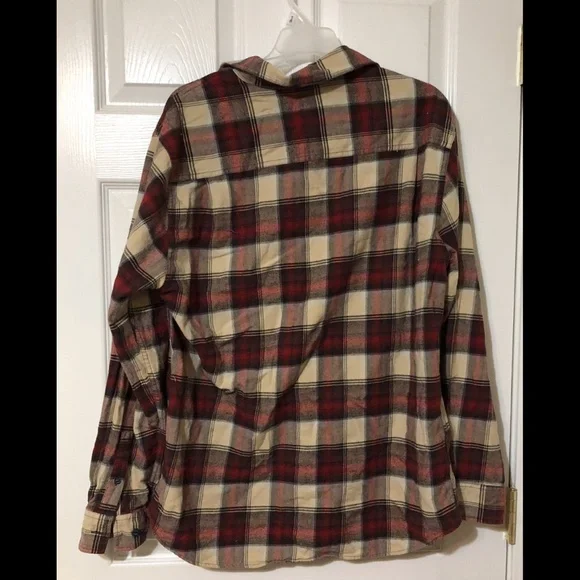 GUC Men’s Vintage Red and White Flannel - Picture 2 of 4
